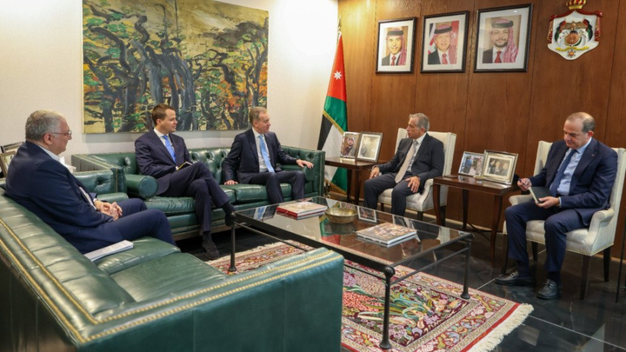 حسّان يبحث مع رئيس المنتدى الاقتصادي