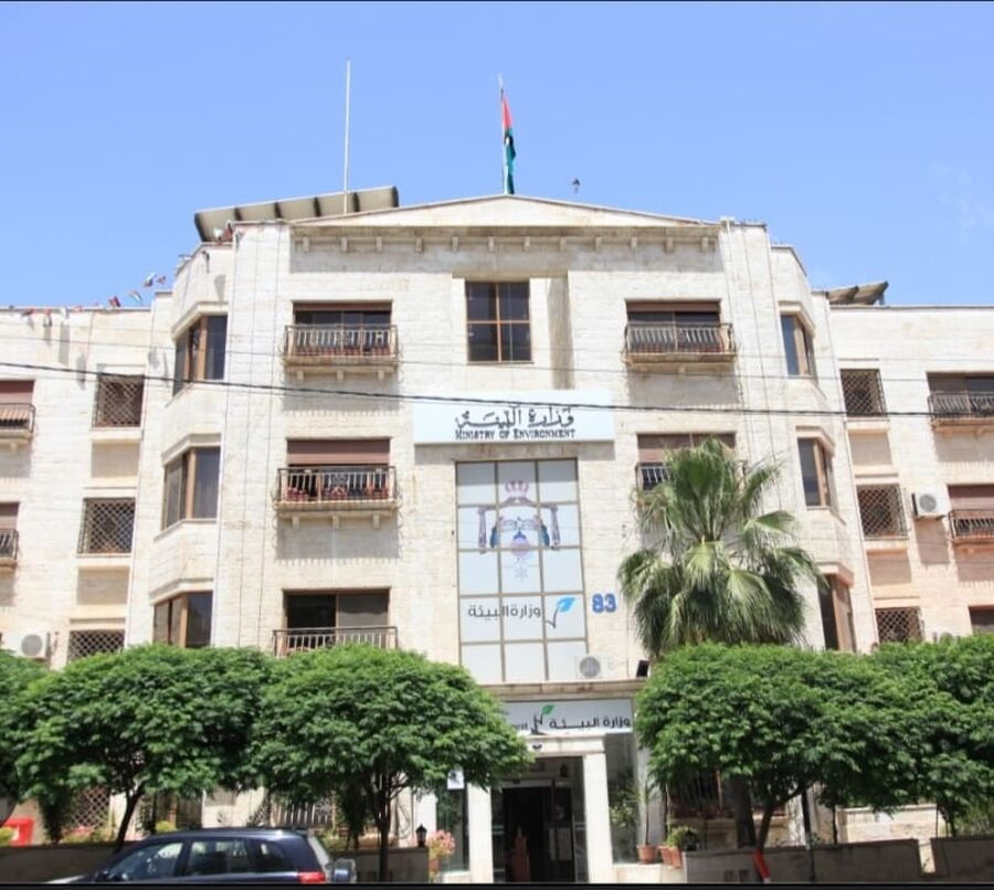 البيئة ترخص منشأتين لجمع بطاريات المركبات