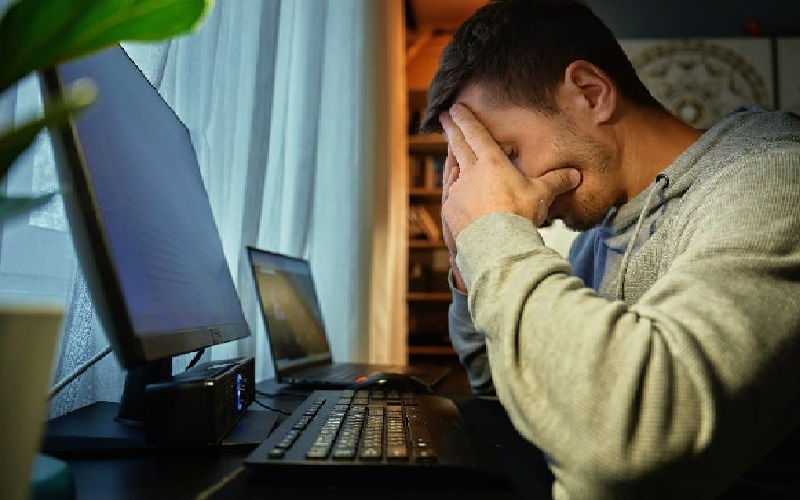 من المحادثة الدافئة إلى العزلة.. ذهان