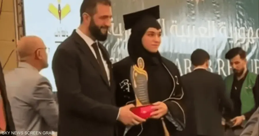 شاهد.. الرئيس السوري يحضر حفل تخرج