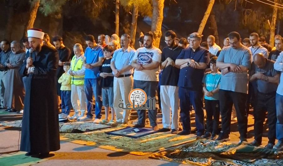 آلاف الأردنيين يصلون ويتابعون خسوف القمر