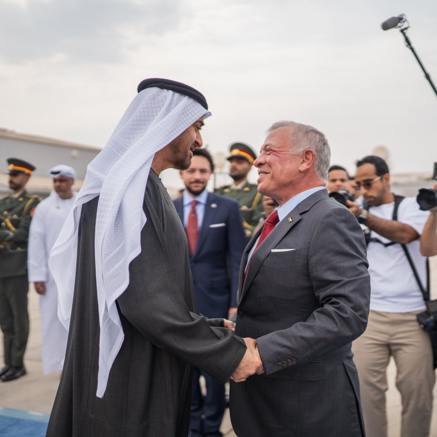 الملك ورئيس دولة الإمارات يبحثان في