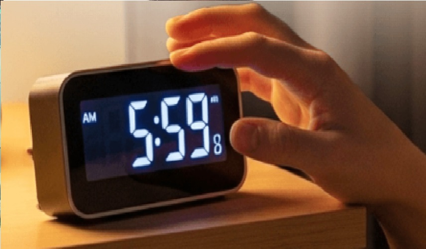 لماذا نستيقظ قبل دقائق من رنين