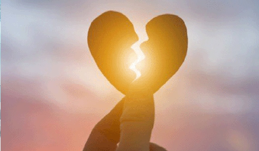 الخيانة علامة النفاق