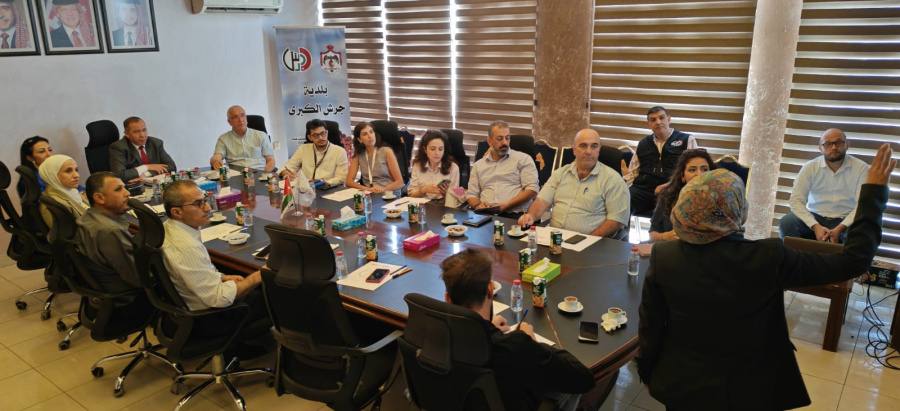 وفد يمثل وزارة الإدارة المحلية والوكالة