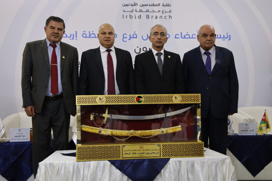 البكار: العمل بمعزل عن القطاع الخاص