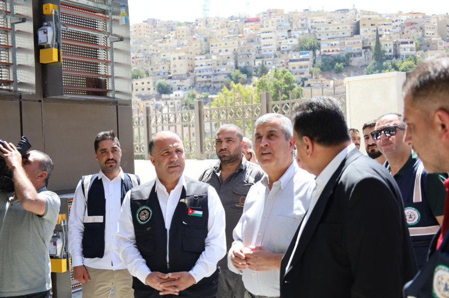 الخرابشة يفتتح محطات تحويل ومراكز خدمات