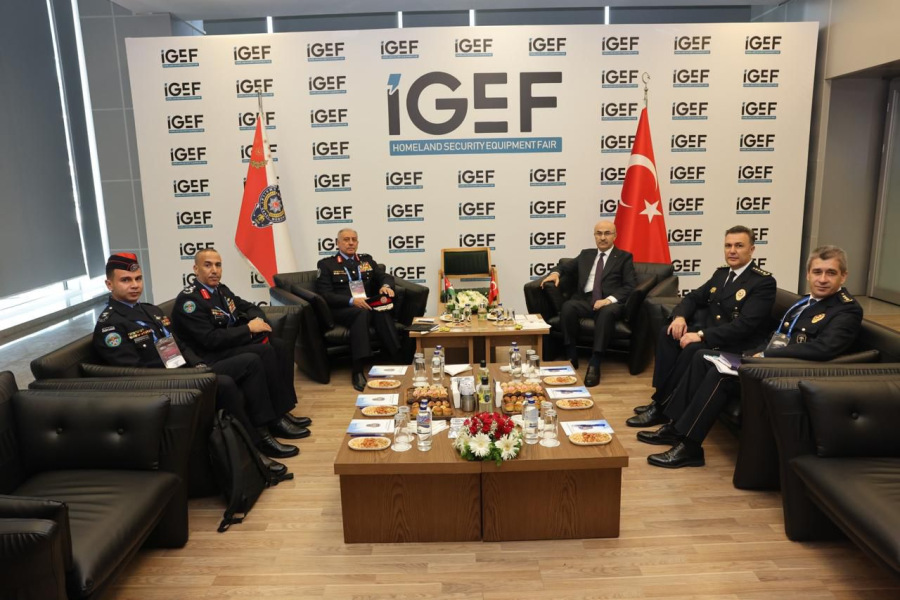 مدير الأمن العام يشارك في معرض