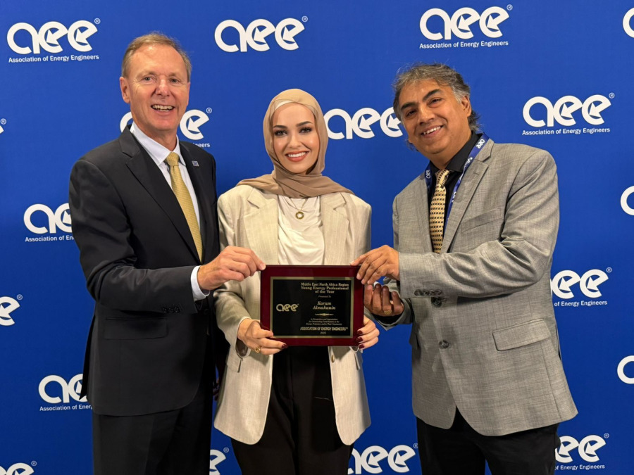 العجارمة تفوز بجائزة أفضل مهني شاب