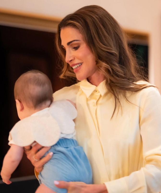 مع أمينتي.. الملكة رانيا تنشر صورة