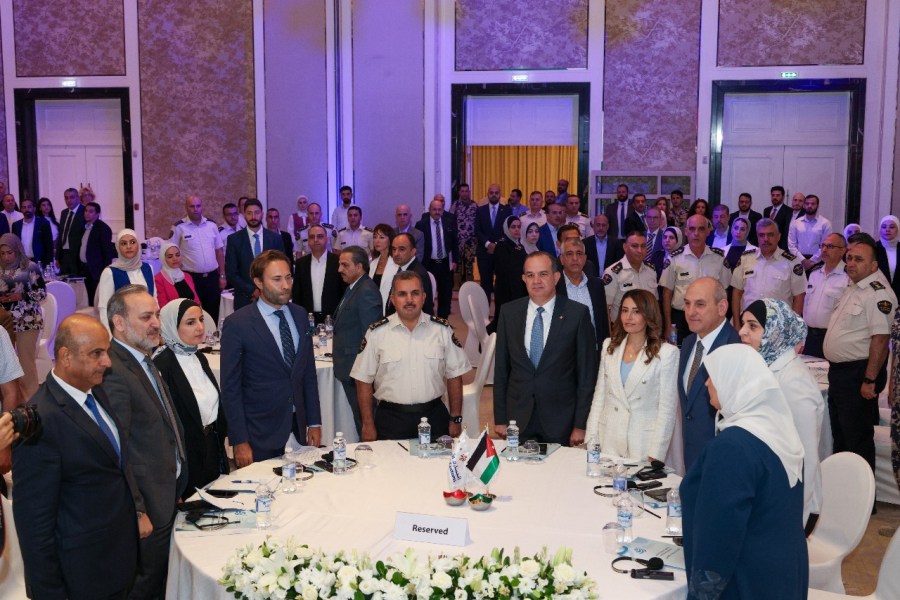 إطلاق البوابة الذكية للتجارة والأداء اللوجستي