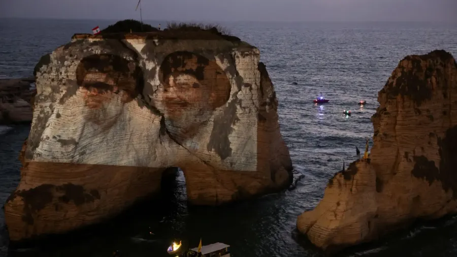 حسن نصر الله في الروشة.. والحكومة