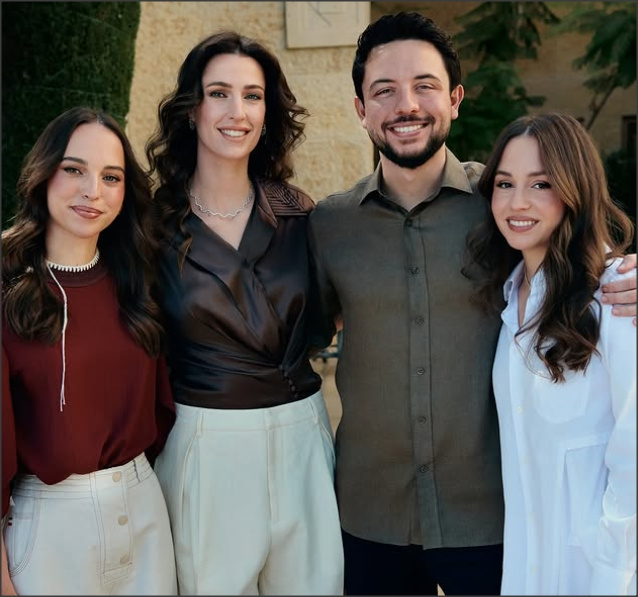 هكذا هنأ الحسين الأميرتين إيمان وسلمي