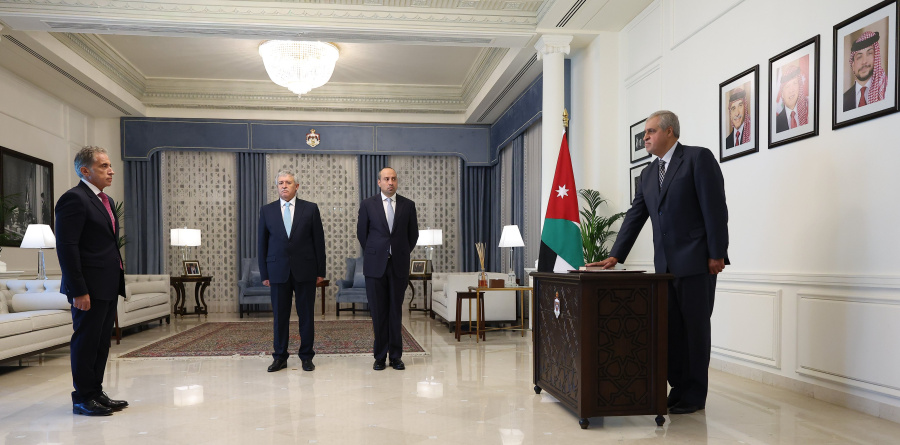 الفرجات يؤدي القسم القانوني رئيسا لمجلس