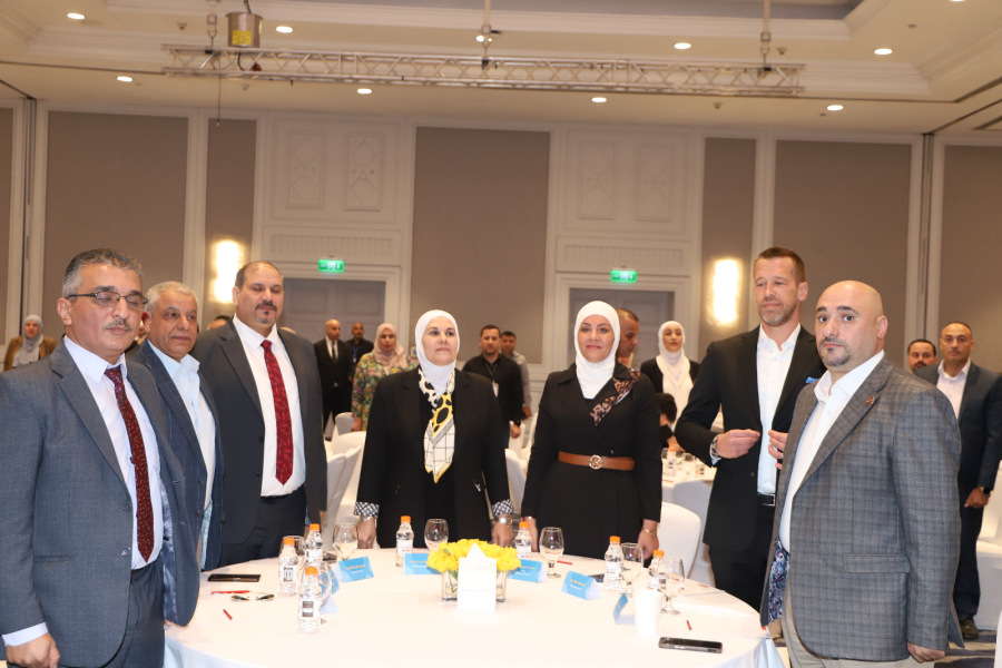 سحر الشخاترة تكرم مديري التربية وموظفين