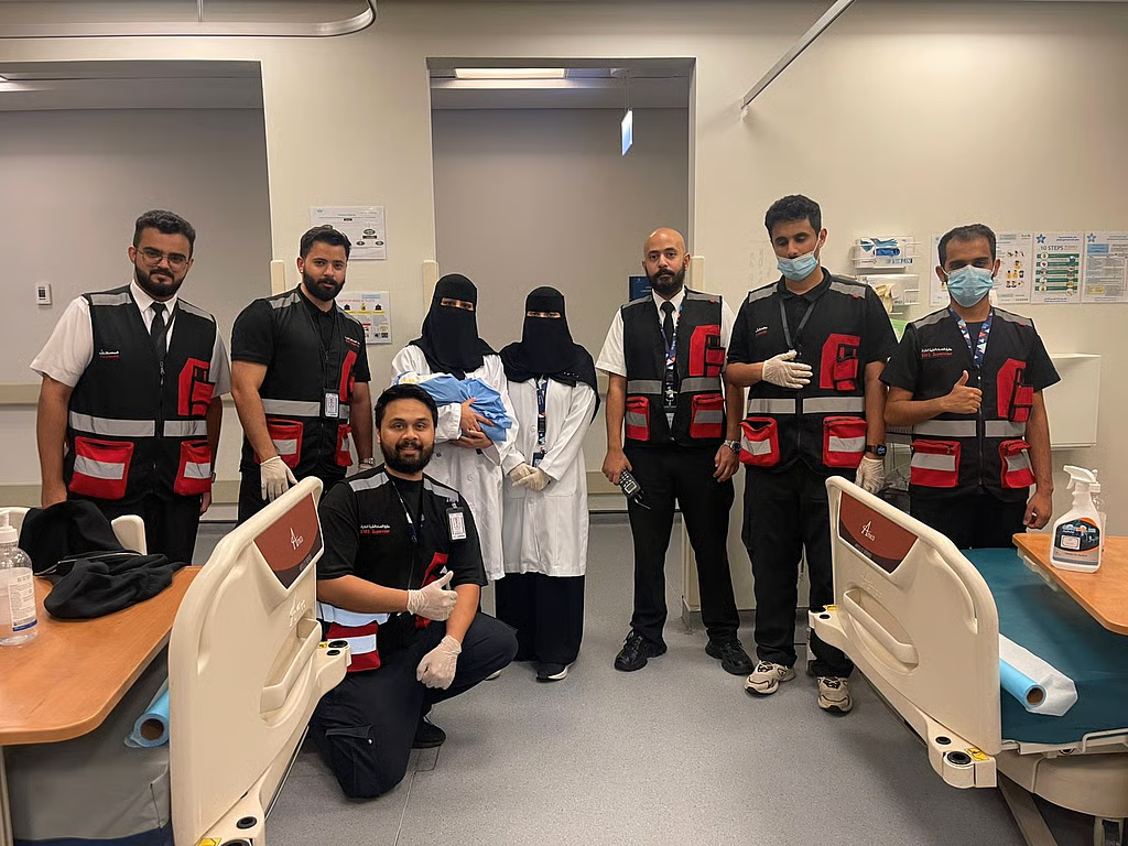 مسافرة أردنية تضع مولودتها فور وصولها