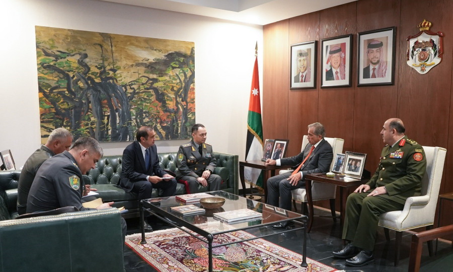 حسان يستقبل وزير الدّفاع الأوزبكي.. ماذا