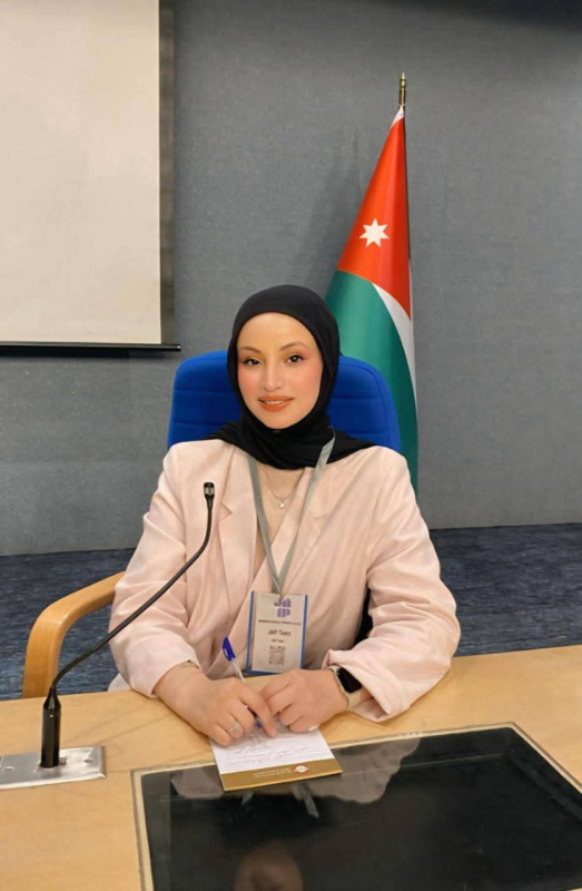 البراج.. طالبة من الأردنية تبتكر تطبيقا