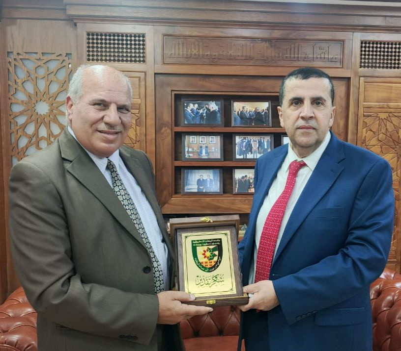 تقديرا لعطائه الأكاديمي.. الدكتور أحمد عواد