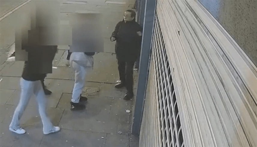 3 مراهقات بريطانيات يهاجمن مسنا في