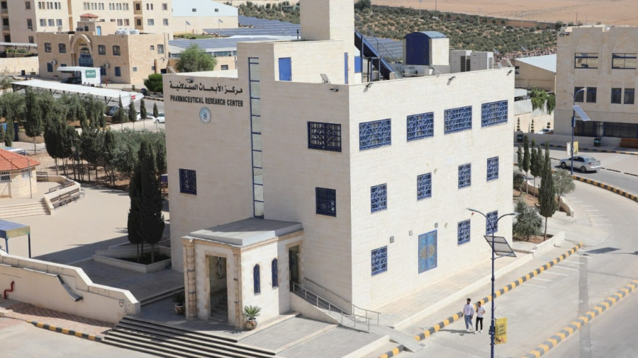 مركز الأبحاث الصيدلانية في جامعة الزرقاء