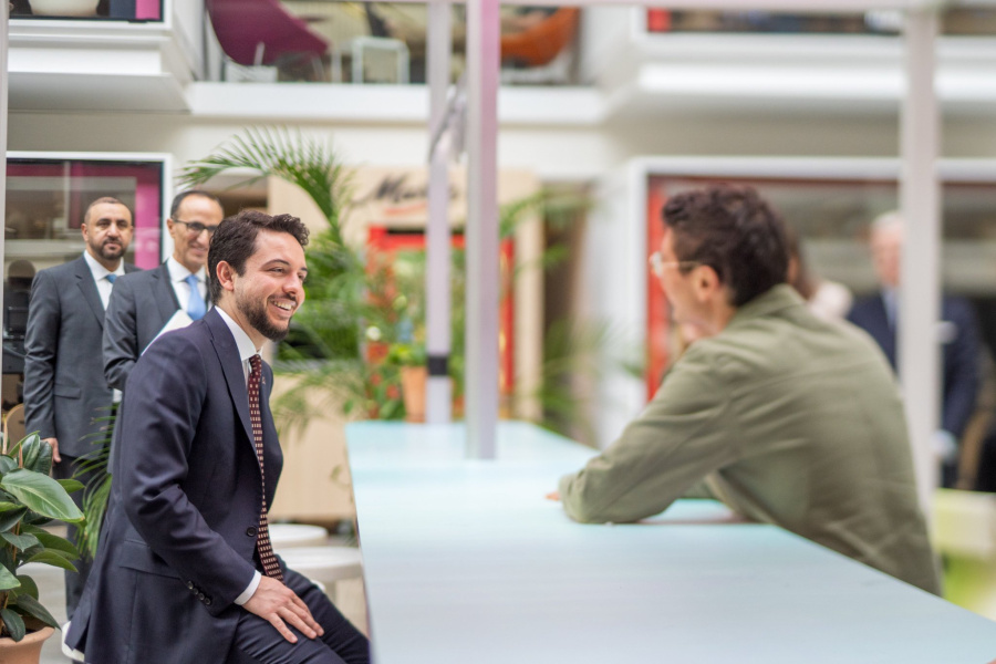 ولي العهد يبحث فرص التعاون مع