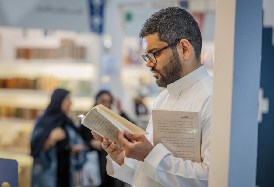 الكتاب هدية تبقى.. مشهد من معرض