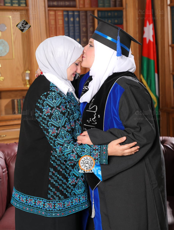 مايا جميل الدرابيع.. مبارك البكالوريوس