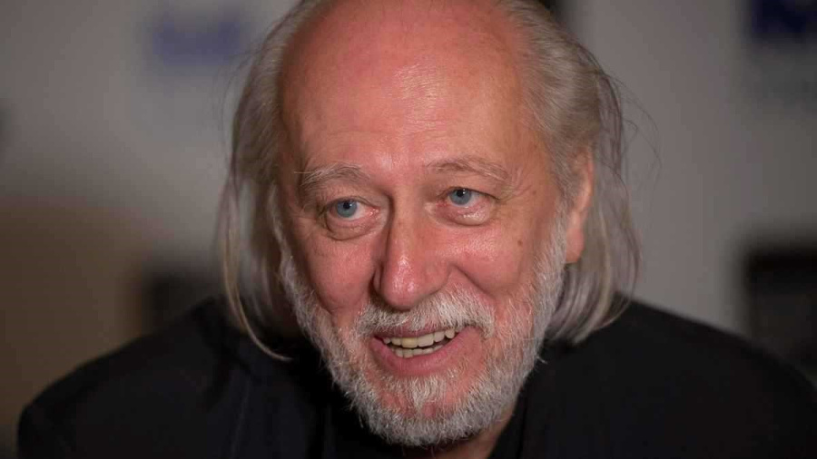 فوز الكاتب المجري كراسناهوركاي بجائزة نوبل