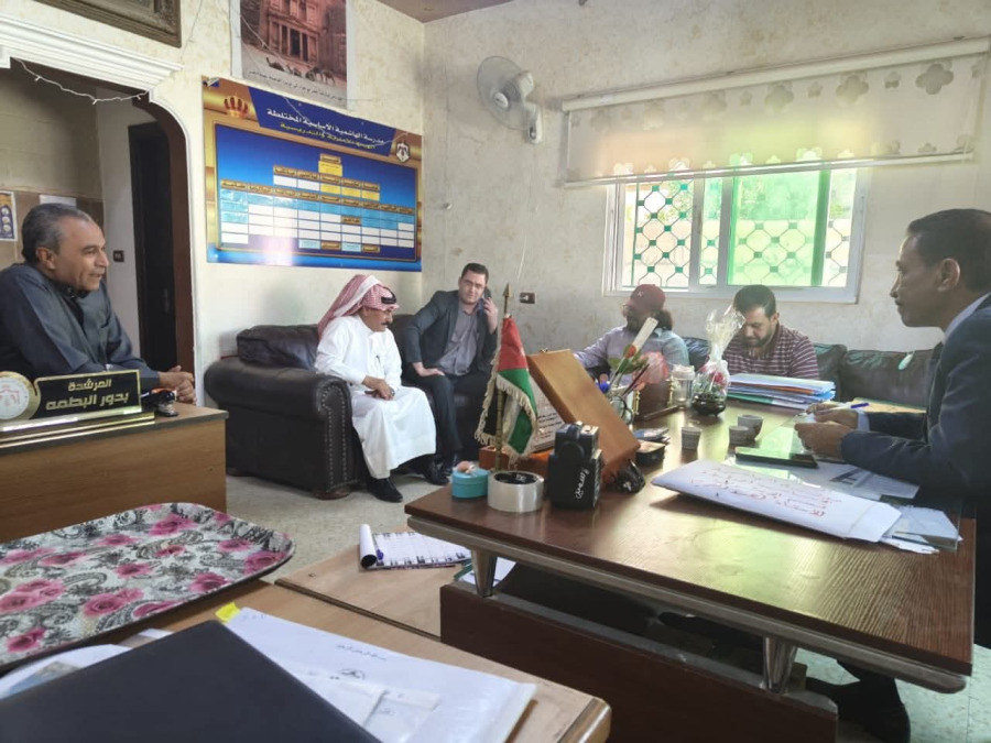 مدير تربية الموقر يتفقد مدارس الهاشمية