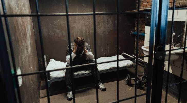 السجن 3 سنوات إضافية لنزيل اعتدى