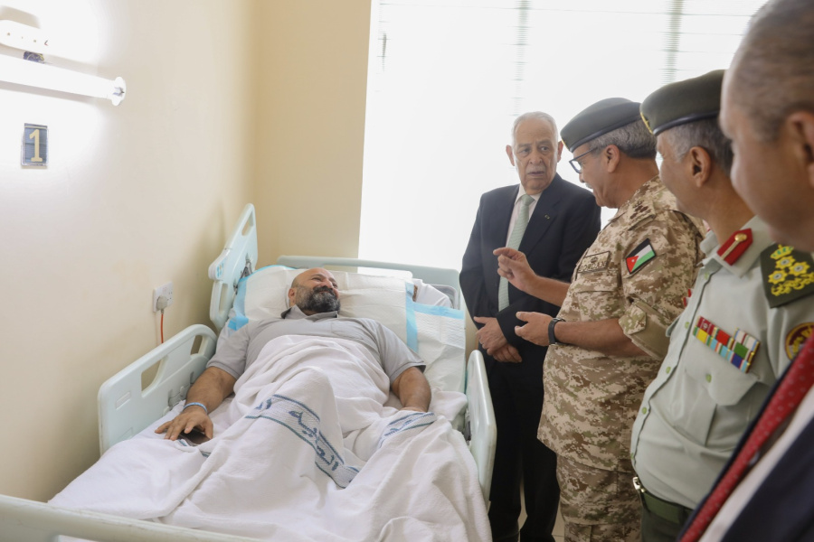 تنفيذا للتوجيهات الملكية.. العيسوي يطمئن على