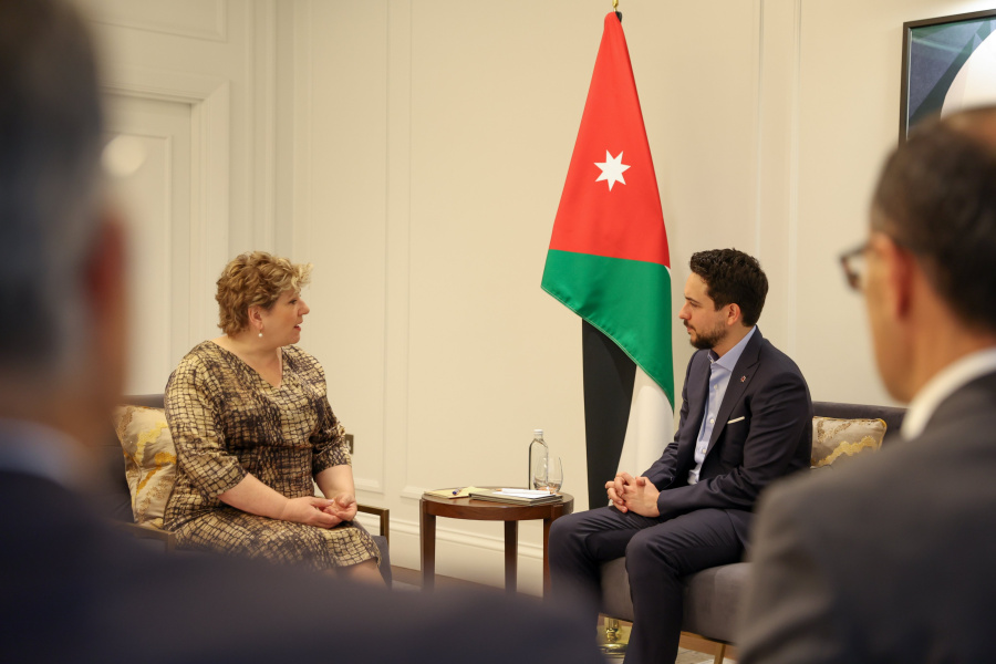 ولي العهد يلتقي في لندن رئيسة