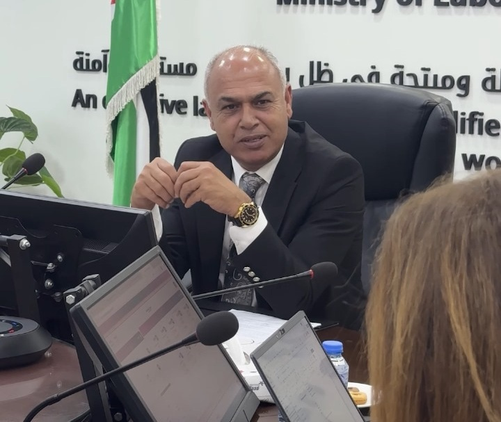 دوجان يلتقي وفدا من البنك الدولي