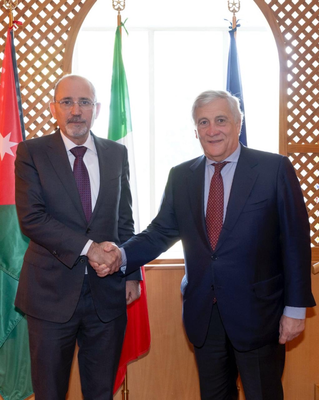 على هامش زيارة الملك إلى إيطاليا..