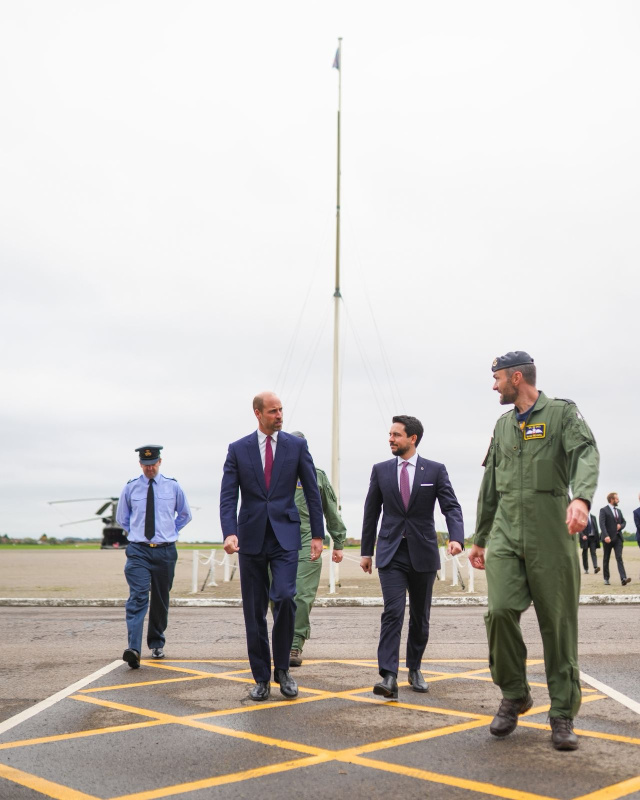 ولي العهد وأمير ويلز يزوران قاعدة