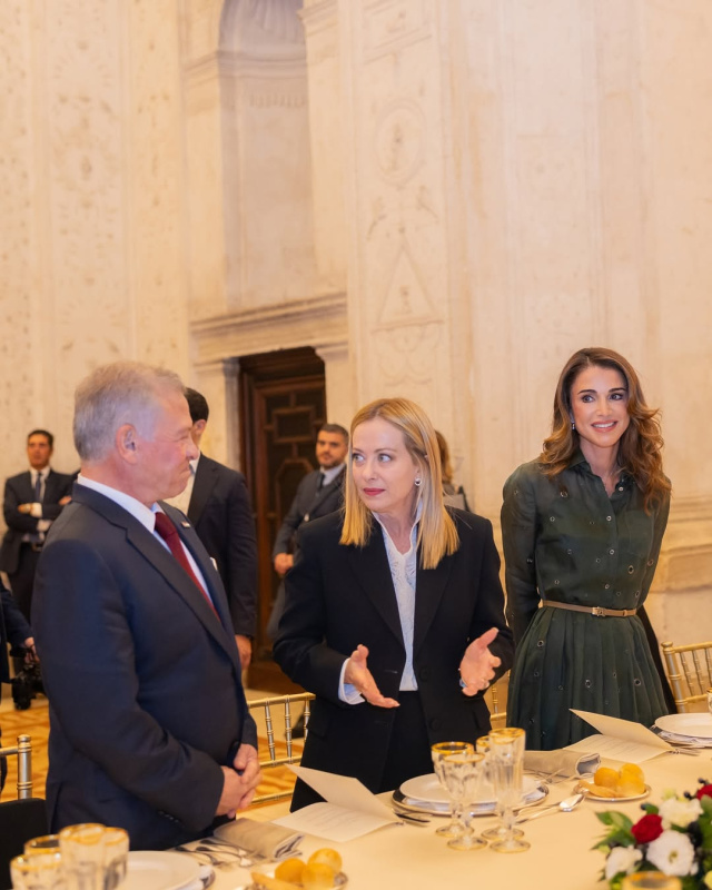 الملكة رانيا تنشر صورة لها برفقة