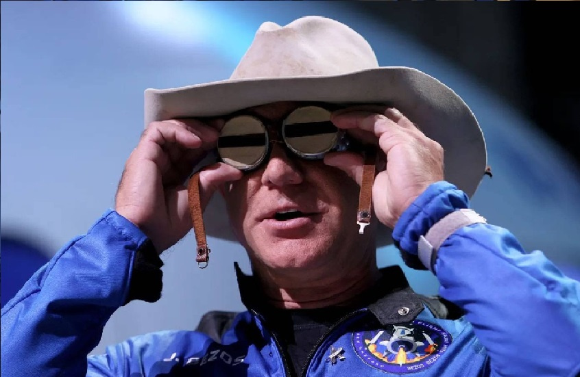 بيزوس يتنبأ بثورة كونية.. 2045 عام