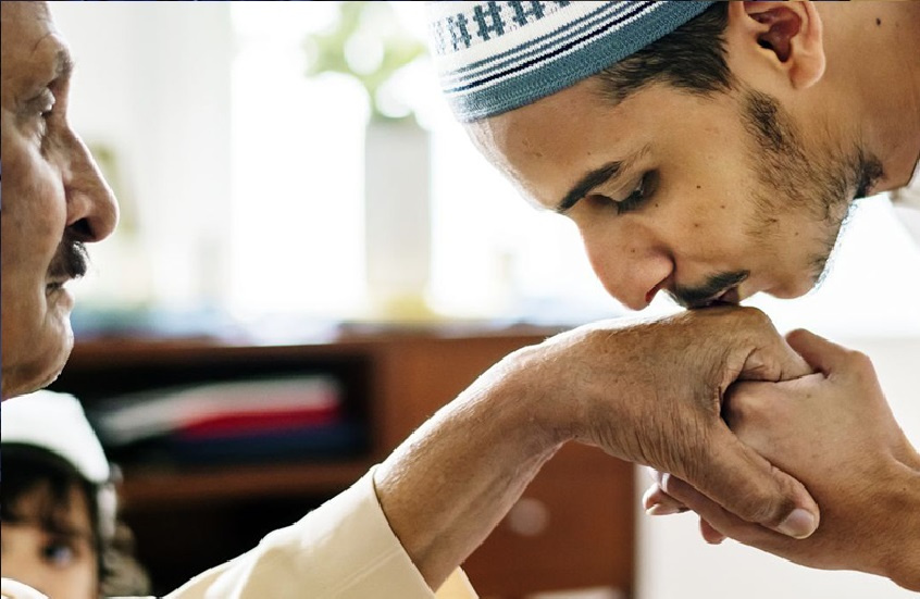 تخصيص الأب لولده البار به في