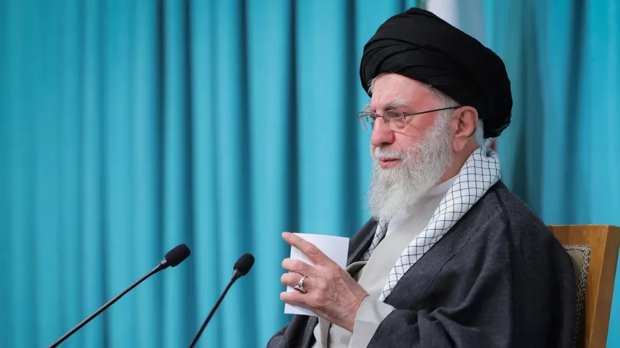 قبل لقاء ترامب وبوتين.. رسالة إيرانية