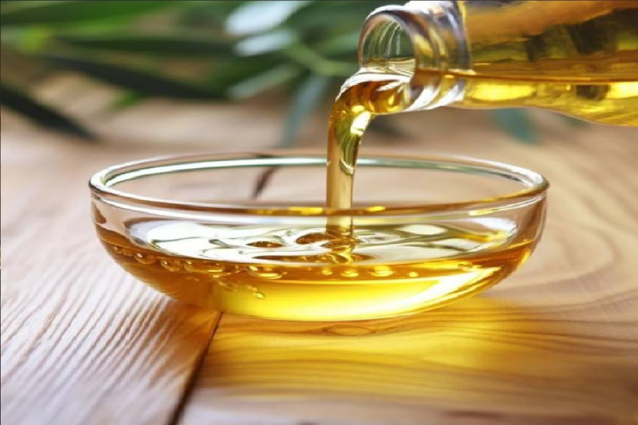 رخيص الثمن.. زيت طهي شائع في