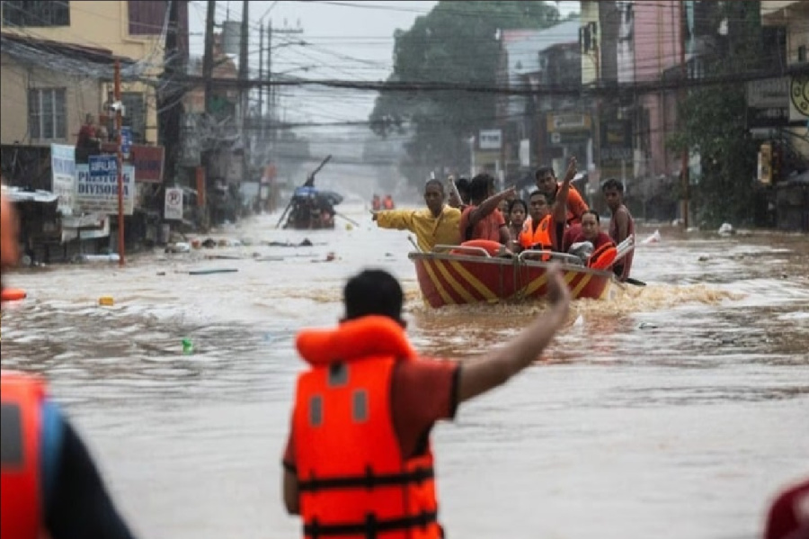 كارثة مزدوجة تضرب الفلبين.. فينغشين تقتل