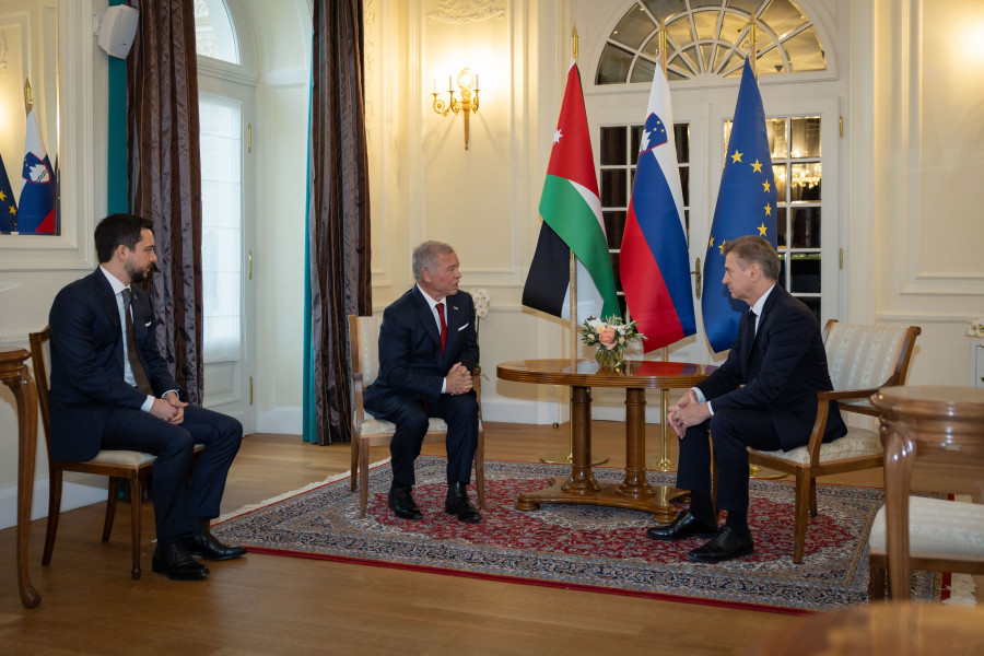 الملك يلتقي رئيس الوزراء السلوفيني بحضور