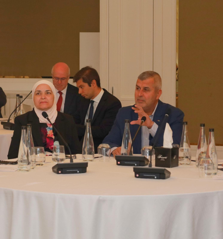 الخرابشة يفتتح أعمال المائدة المستديرة لقطاع