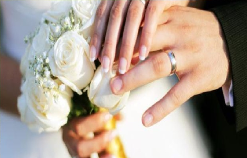 والداه يطلبان إقامة وليمة الزفاف ولاشاب