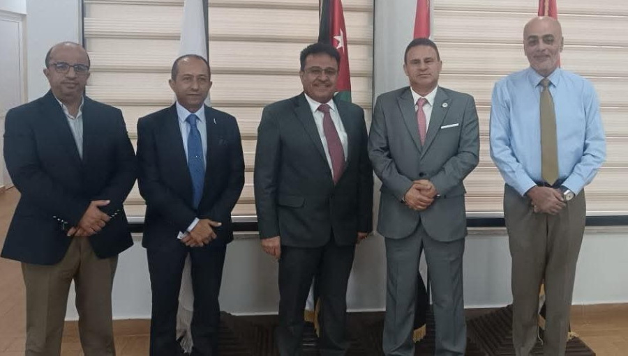 الدكتور الرواضية والعبادلة يبحثان سبل التعاون