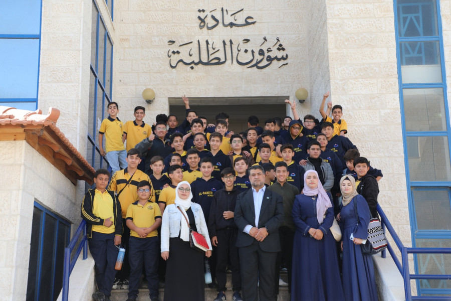 جامعة الزرقاء تستقبل وفدا طلابيا من