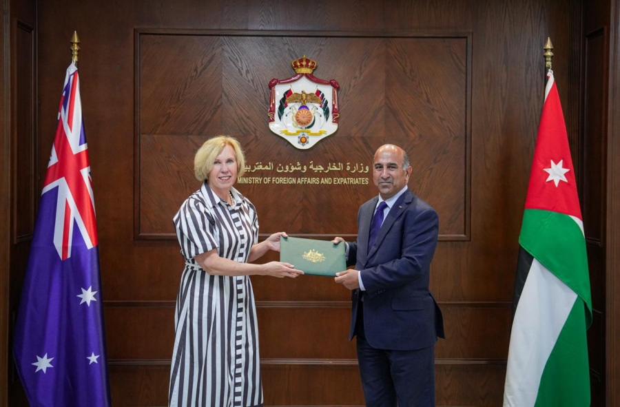 الفايز يتسلم أوراق اعتماد سفيرة أستراليا