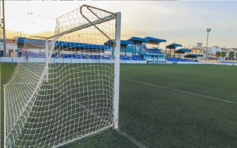 بتر إصبع لاعب شاب بعد عضة