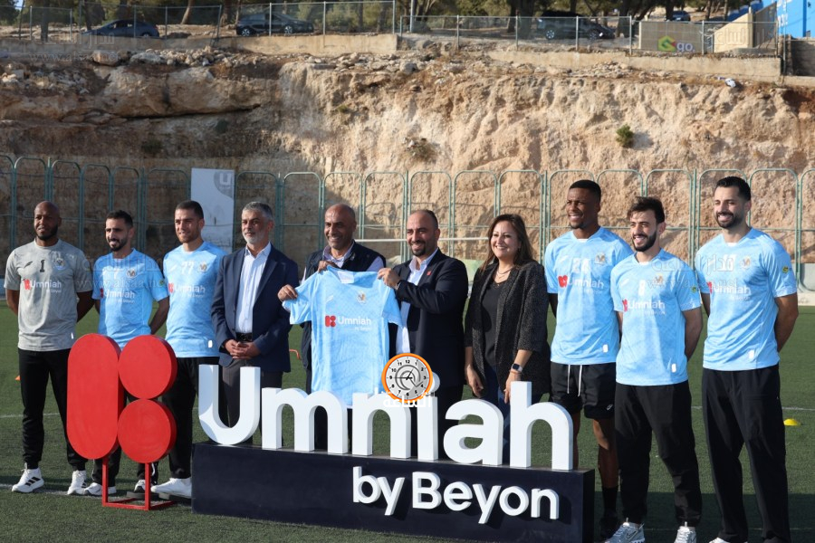 الكشف عن الزيّ الرسمي الجديد لنادي